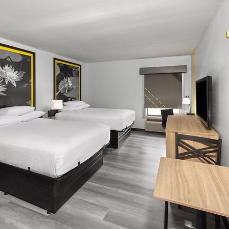 Super 8 By Wyndham Alexandria La Hotel Ngoại thất bức ảnh