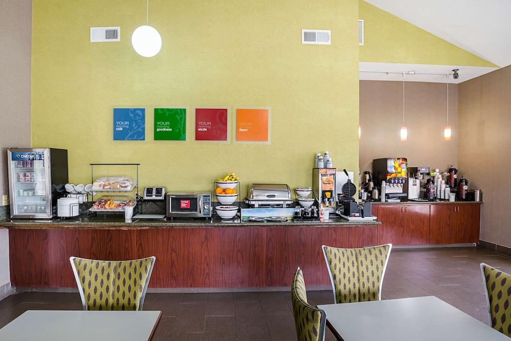 Super 8 By Wyndham Alexandria La Hotel Ngoại thất bức ảnh