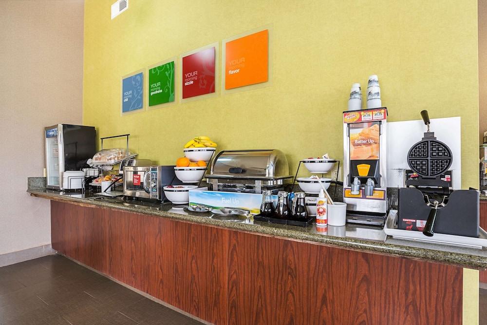Super 8 By Wyndham Alexandria La Hotel Ngoại thất bức ảnh