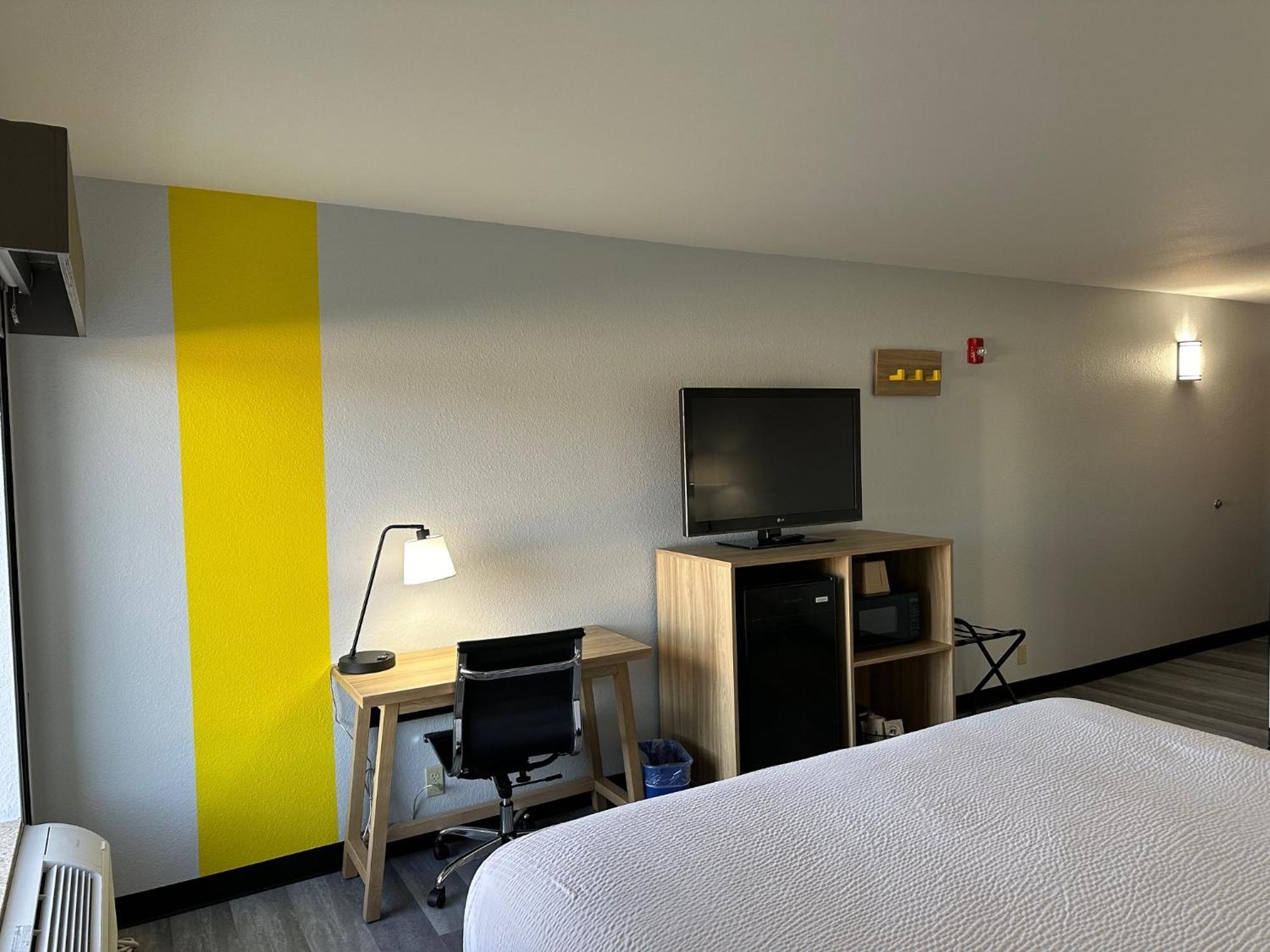 Super 8 By Wyndham Alexandria La Hotel Ngoại thất bức ảnh