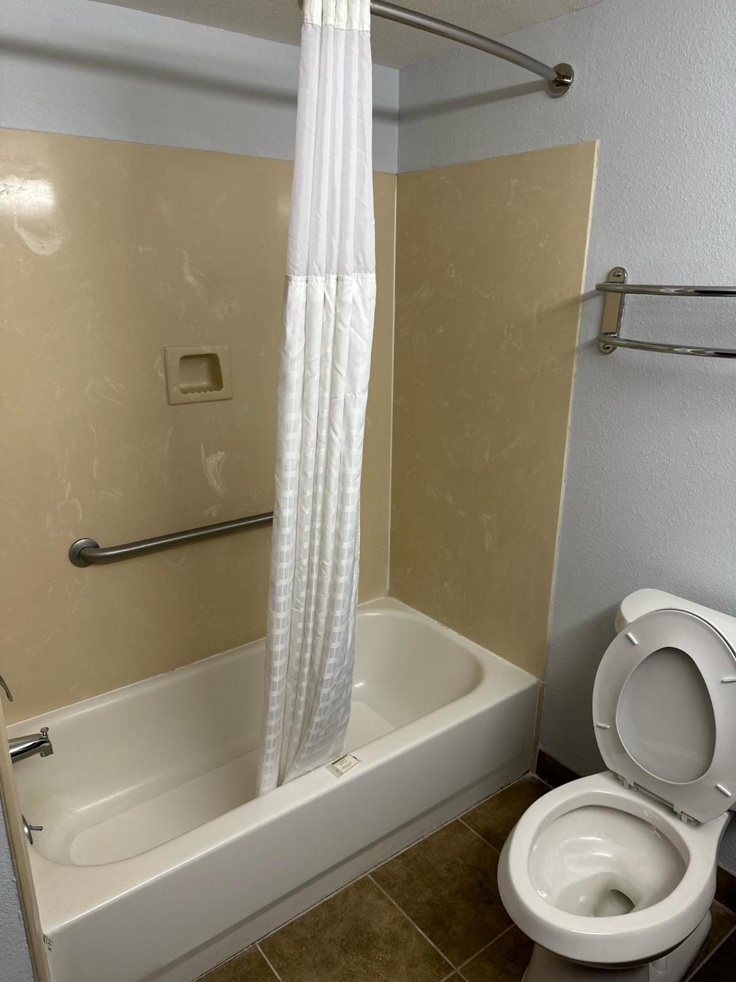 Super 8 By Wyndham Alexandria La Hotel Ngoại thất bức ảnh