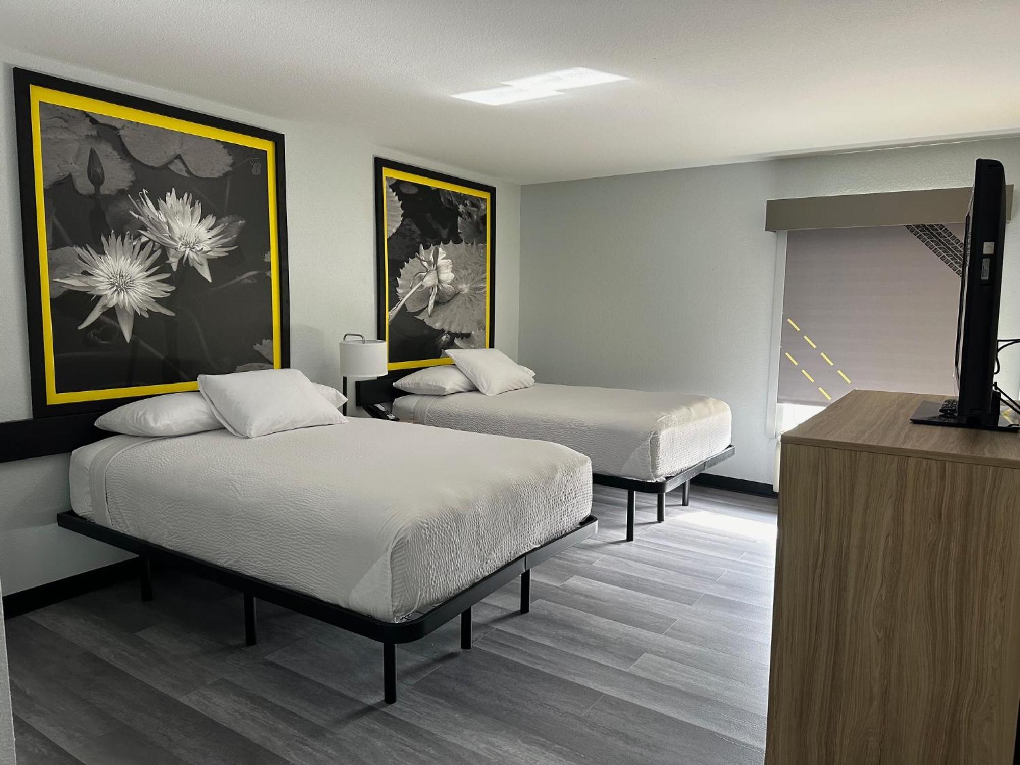 Super 8 By Wyndham Alexandria La Hotel Ngoại thất bức ảnh