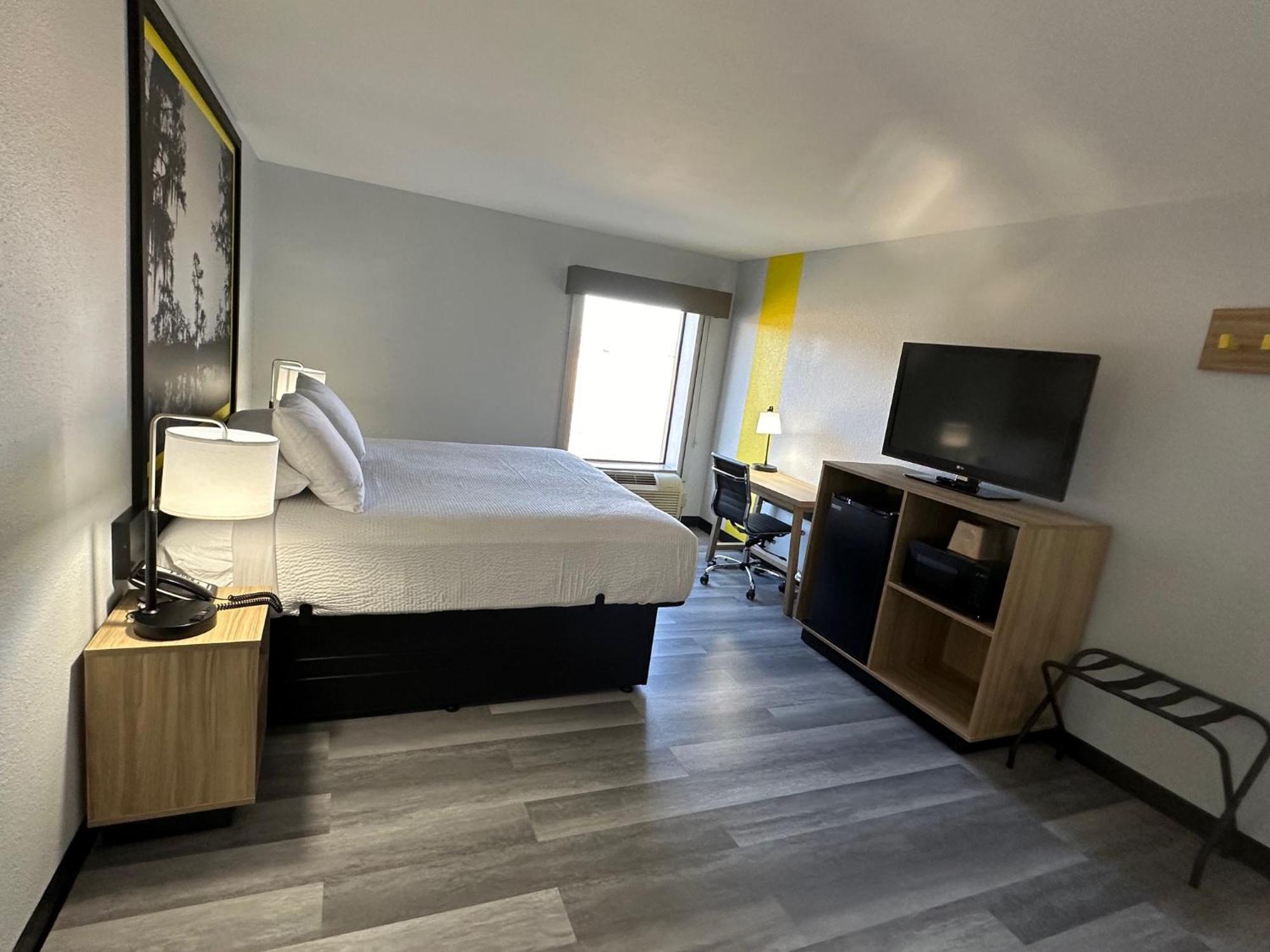 Super 8 By Wyndham Alexandria La Hotel Ngoại thất bức ảnh