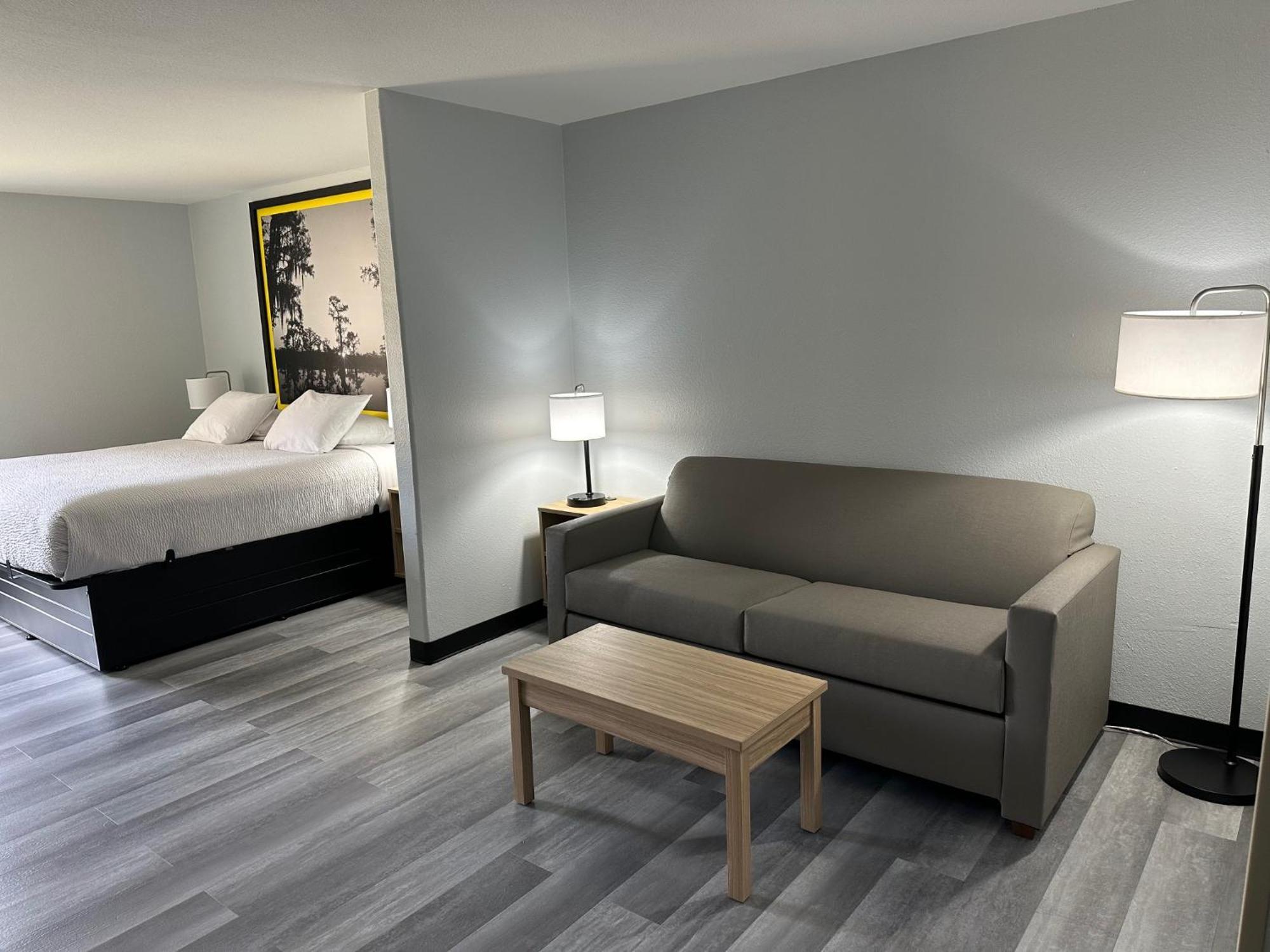 Super 8 By Wyndham Alexandria La Hotel Ngoại thất bức ảnh
