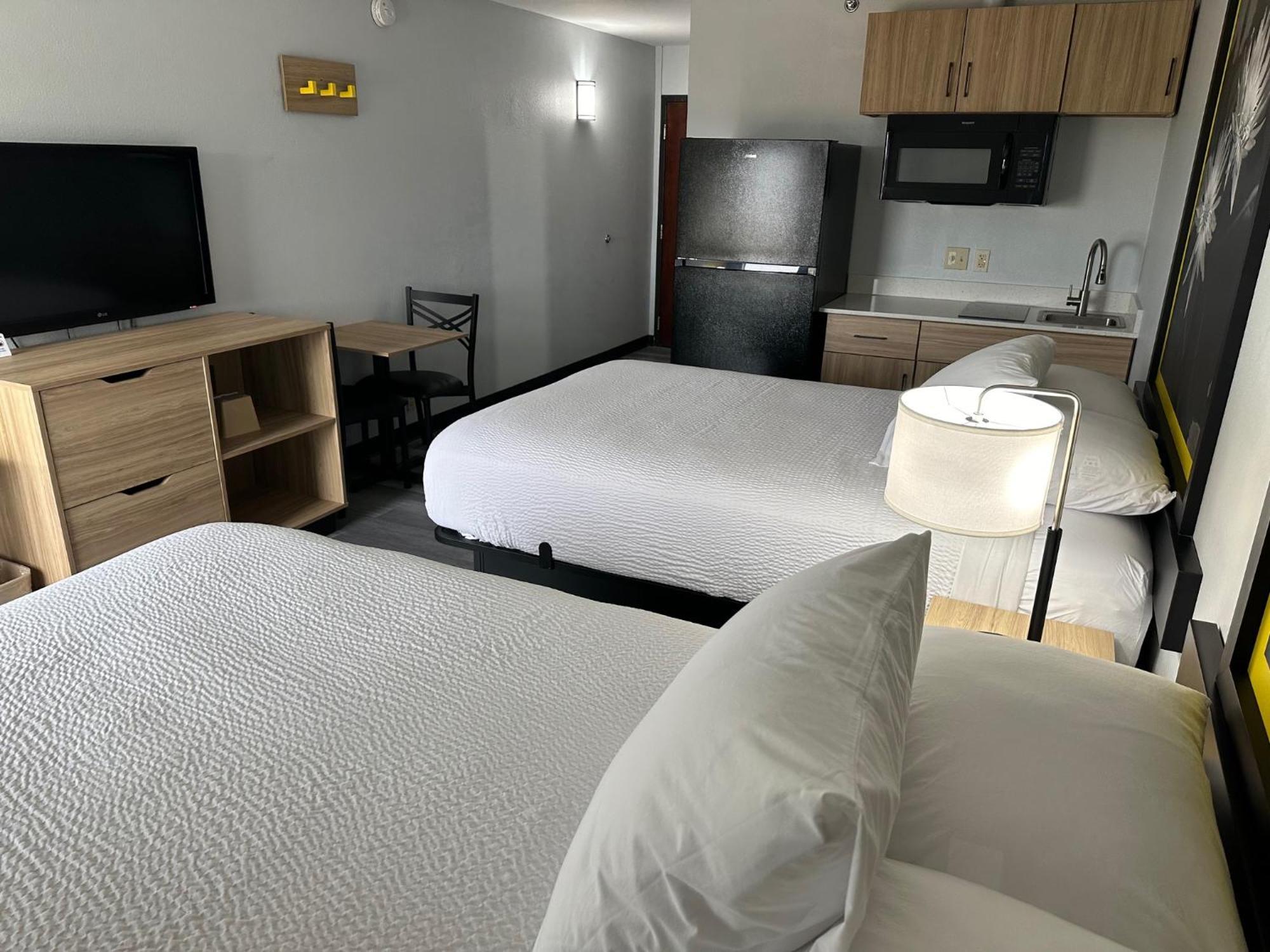 Super 8 By Wyndham Alexandria La Hotel Ngoại thất bức ảnh