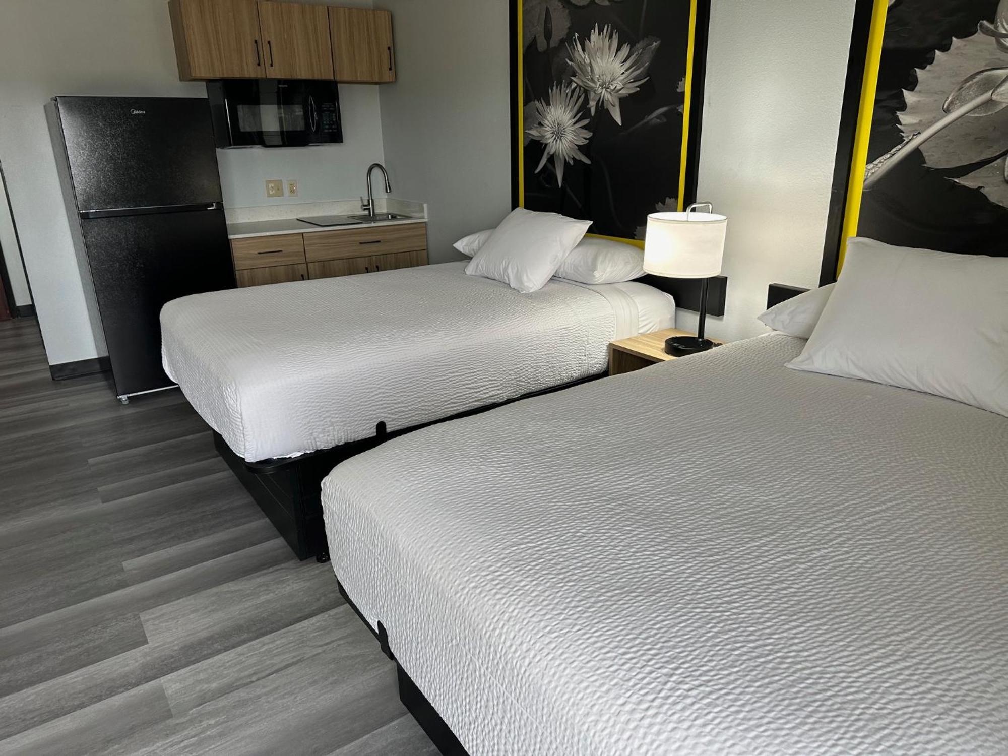 Super 8 By Wyndham Alexandria La Hotel Ngoại thất bức ảnh