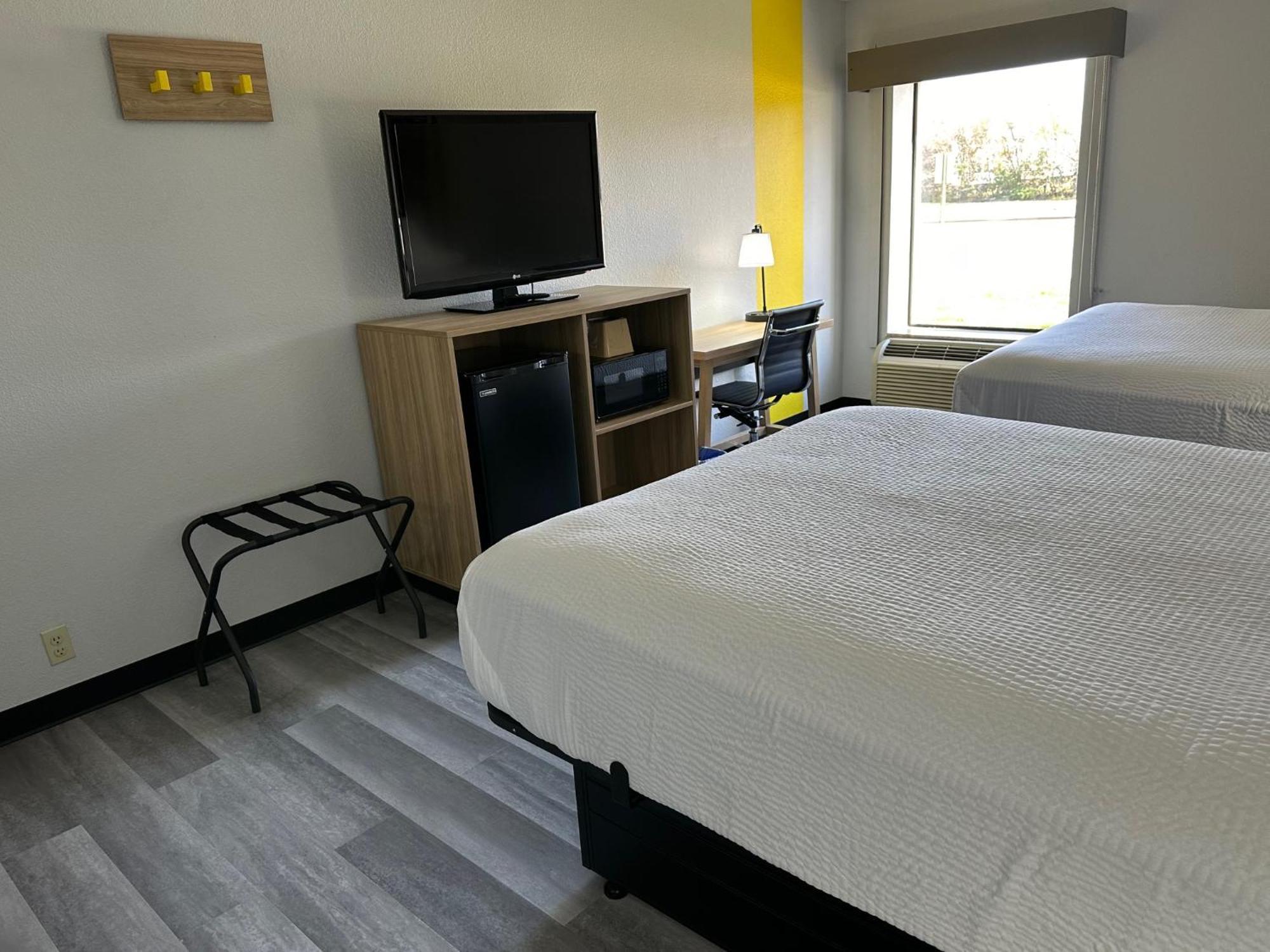 Super 8 By Wyndham Alexandria La Hotel Ngoại thất bức ảnh