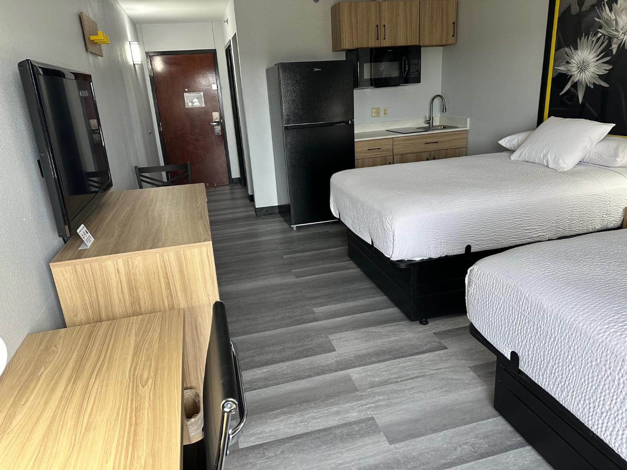 Super 8 By Wyndham Alexandria La Hotel Ngoại thất bức ảnh
