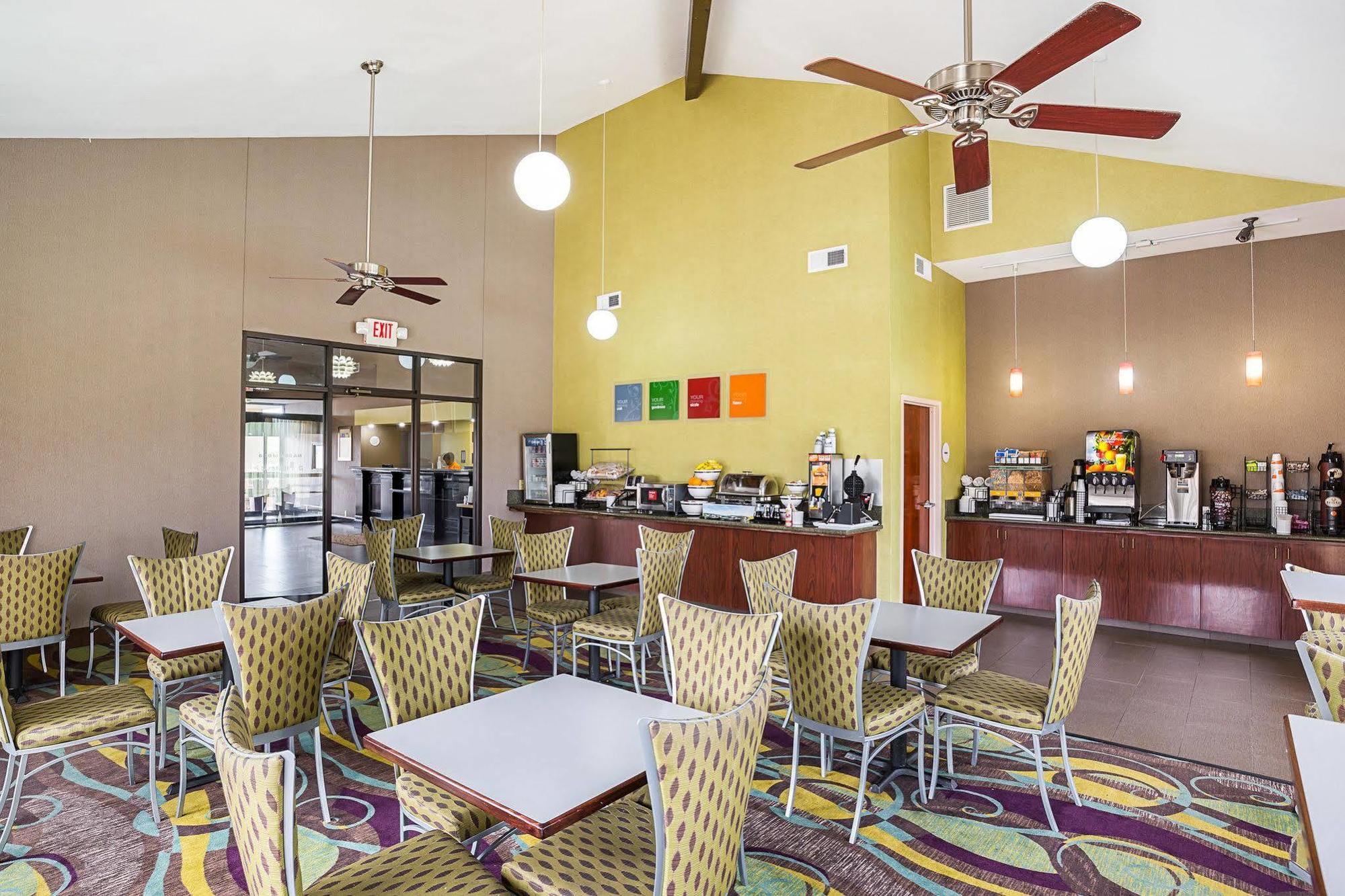 Super 8 By Wyndham Alexandria La Hotel Ngoại thất bức ảnh